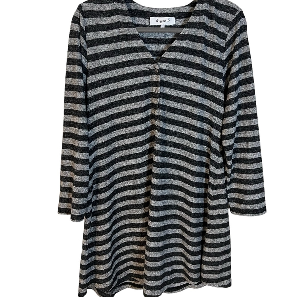 A Beyond tunic top in medium / large